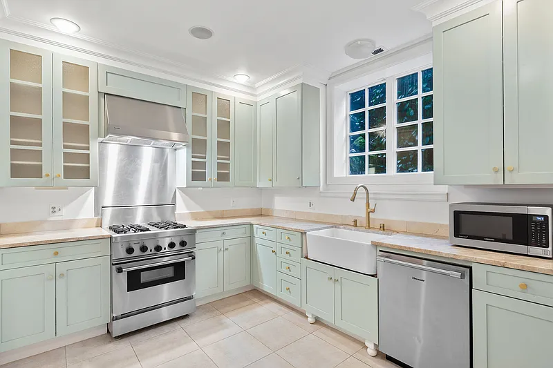 3 bed, 2.5 bath, 2140 sqft, $6,750 — Photo 4
