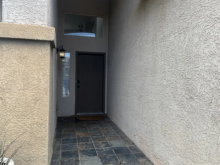 2401 Falesco Rd SE — Photo 2