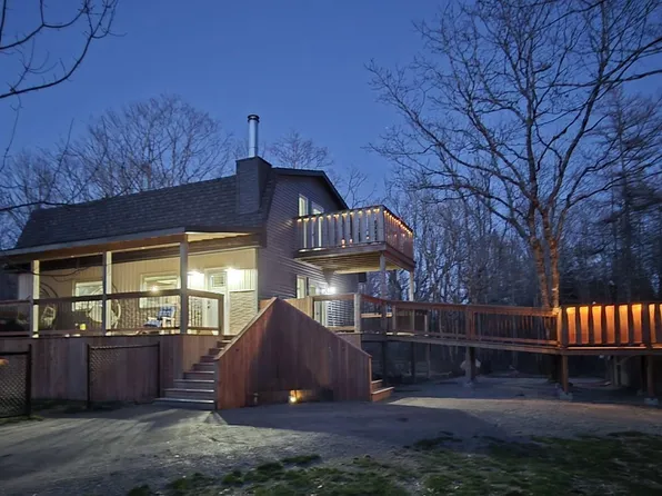 67 Oak Ln, Shelburne, NS B0W 1E0