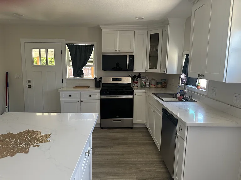 812 Powell St — Photo 6
