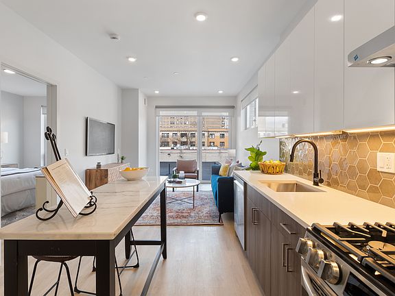 4th image of 948 W Sunnyside Ave #312