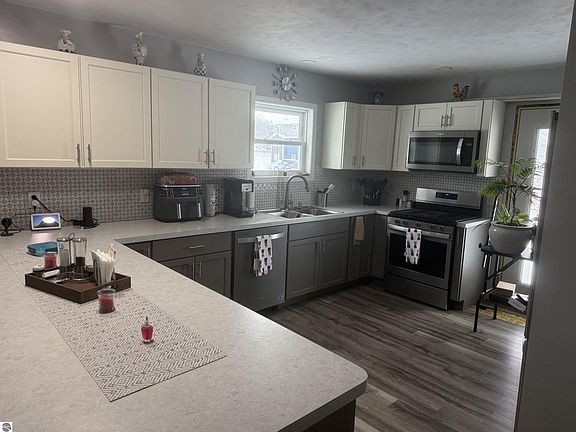 5th image of 134 Brigham St