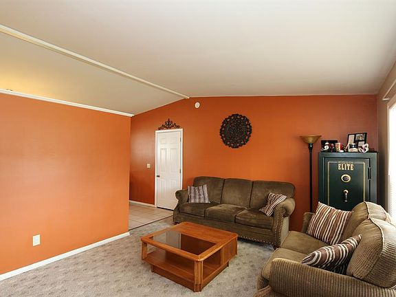 3rd image of 363 Glenapple Dr