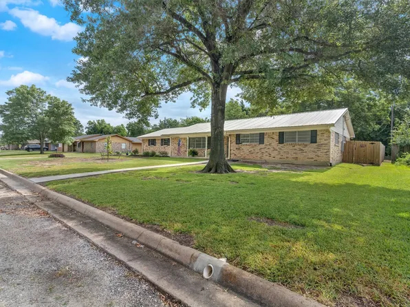 815 Nob Hill Ln, Wolfe City, TX 75496