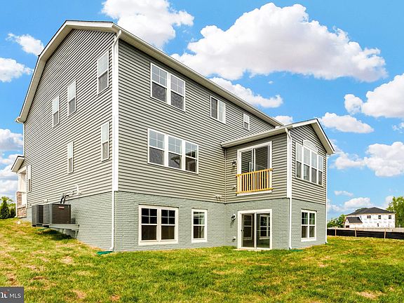 5th image of 120 Marble Oak Dr