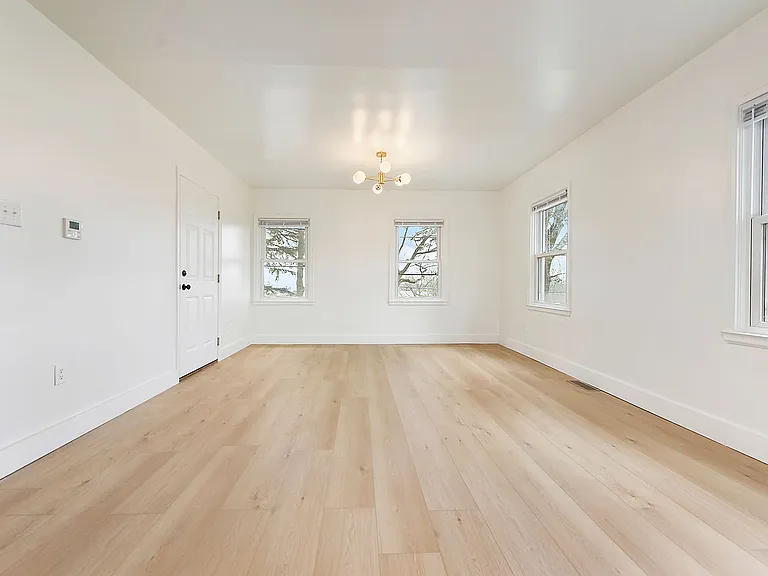 104 King Ave — Photo 2