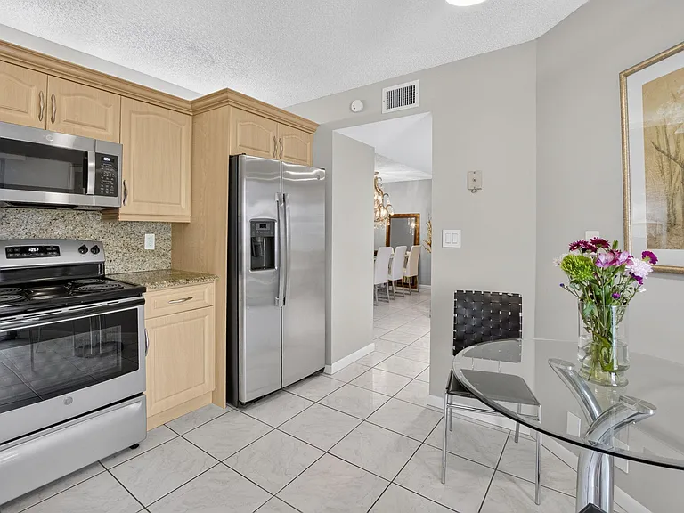 7473 Glendevon Ln #402 — Photo 16