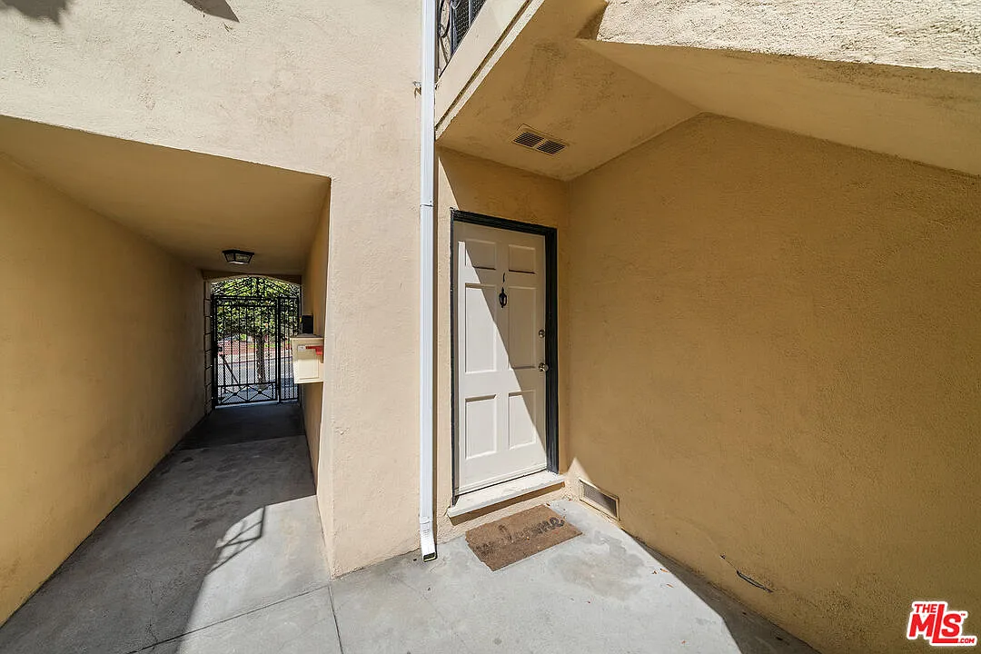 1238 S Beverly Glen Blvd — Photo 3