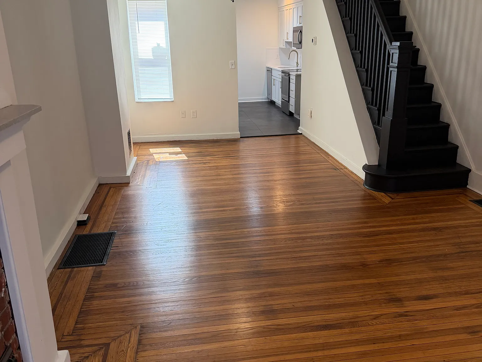 3 bed, 1100 sqft, $1,800 — Photo 3