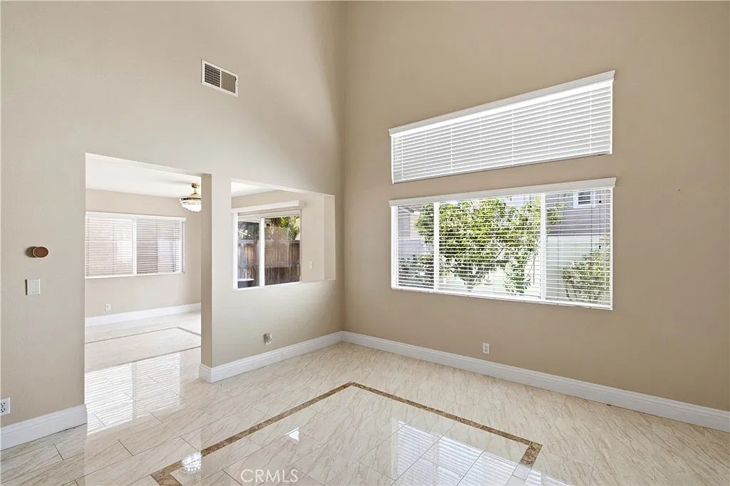 3 bed, 2.5 bath, 1357 sqft, $3,200 — Photo 4