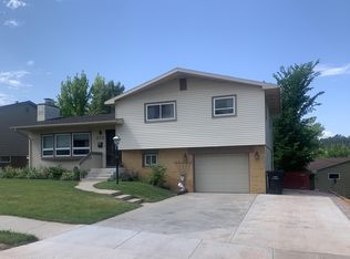 2711 Arrowhead Dr, Rapid City, SD 57702