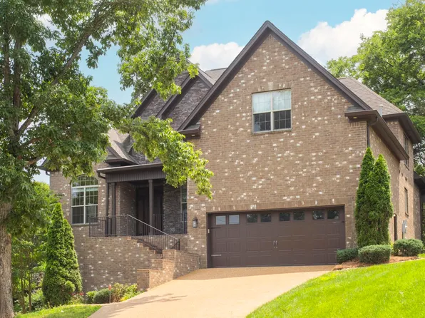 111 Country Hills Dr, Hendersonville, TN 37075