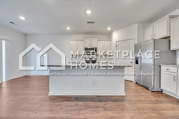 1027 Park View Dr — Photo 6