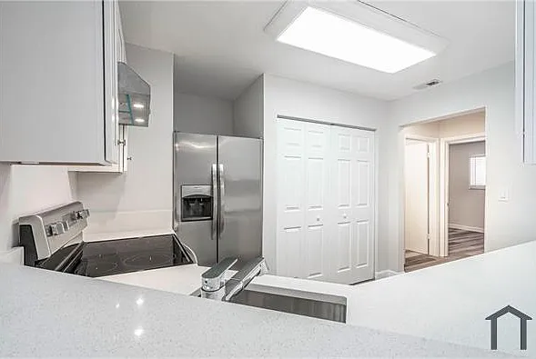 3433 NW 44th St #102 — Photo 5