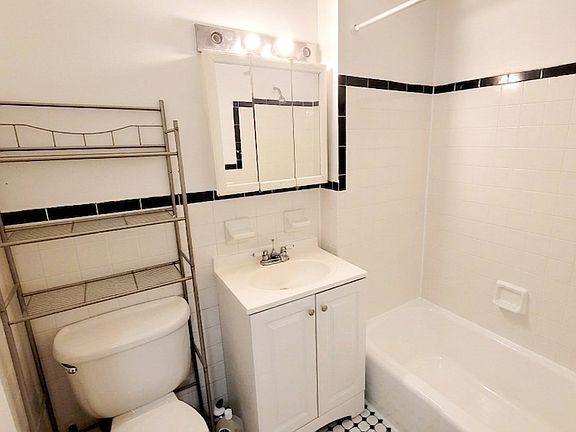 5th image of 11 E 32nd St APT 4D