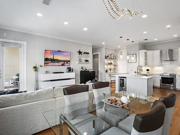 2nd image of 2950 McKinney Ave APT 306