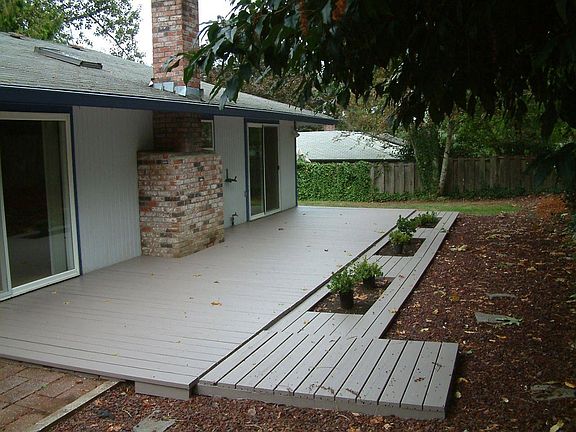 Deck w/planters