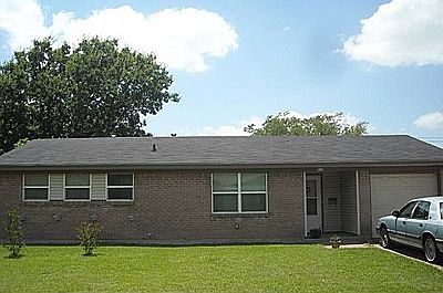 1st image of 825 Bluebonnet Ln