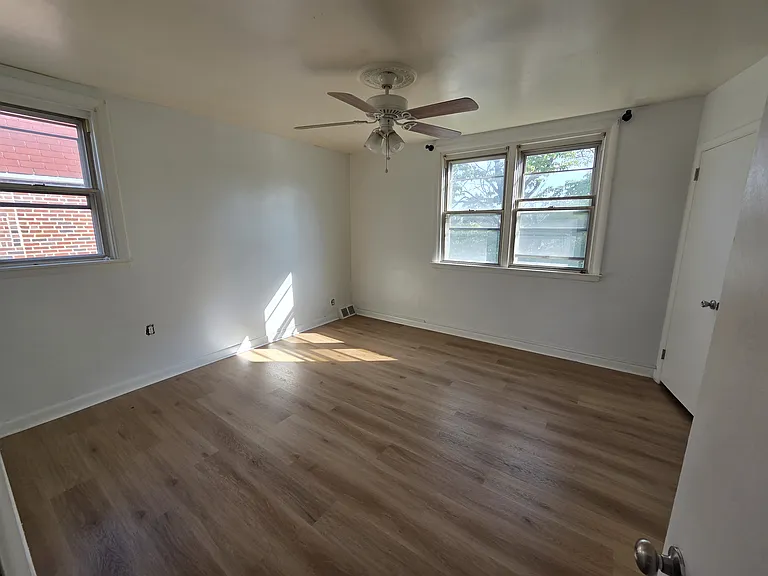 2123 Loney St — Photo 7