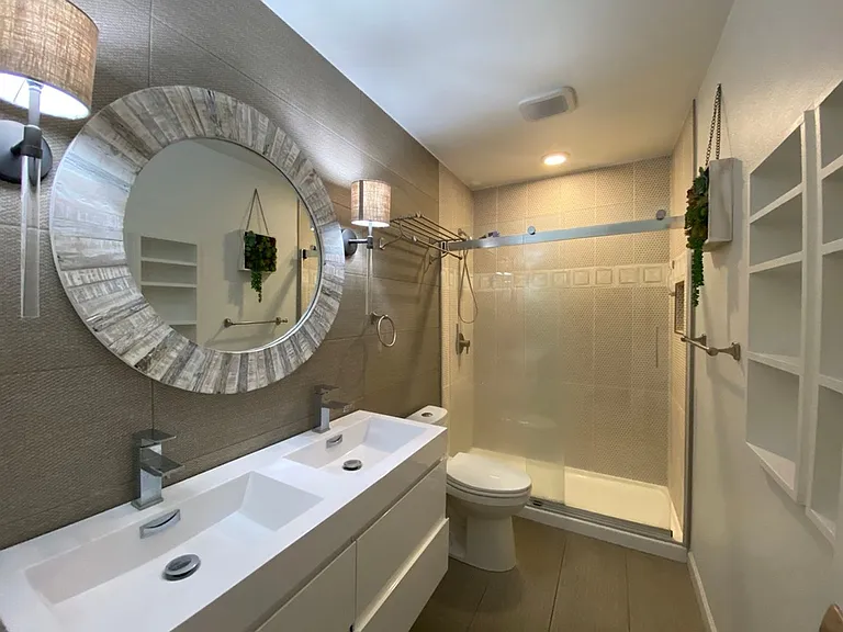 1 and 2 Bedrooms Great Location with Community Pool and Onsite Laundry! 1/2 of Mile from U of A — Photo 55