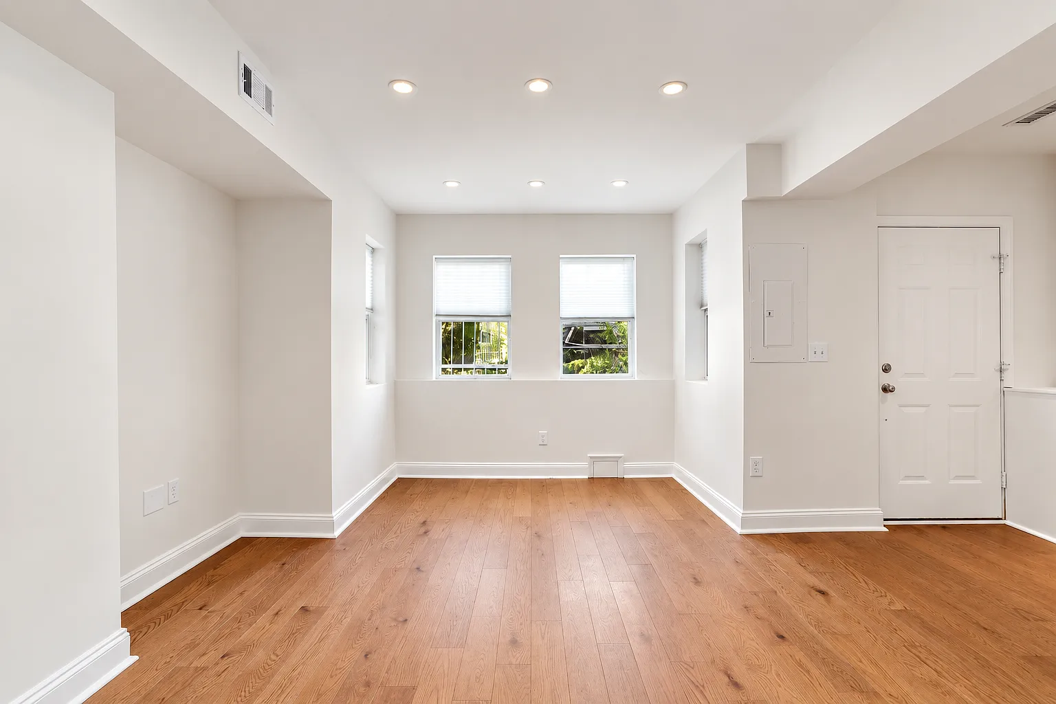 1 bed, 753 sqft, $2,345 — Photo 2