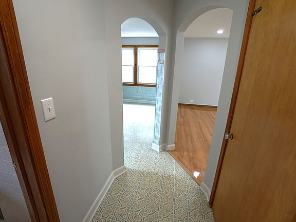 2nd image of 4935 W Winona St