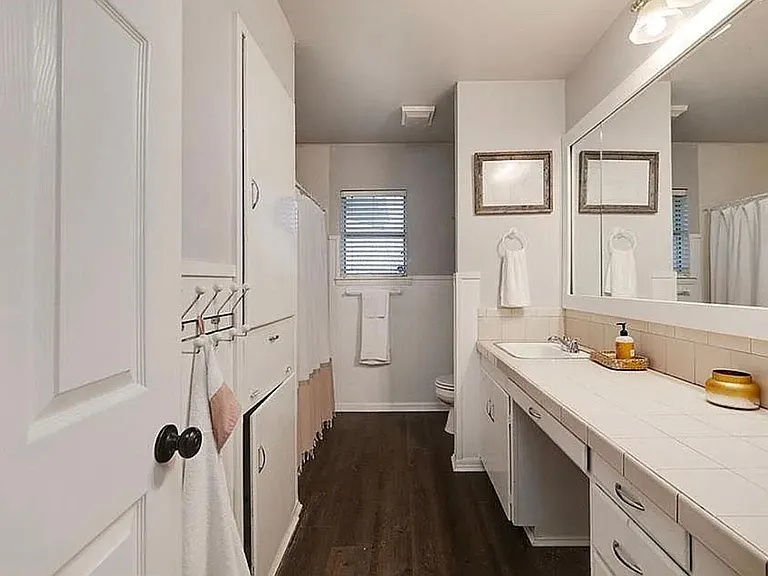 1806 Vine St — Photo 13