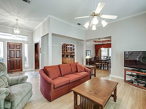 5th image of 421 Meadow Creek Dr