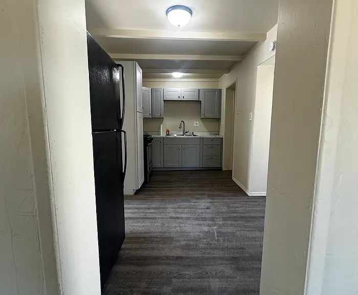 376 W Columbia St — Photo 9