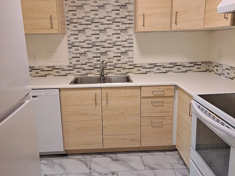 2276 Cowern Pl E — Photo 1