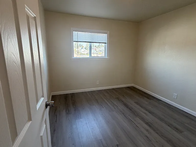 1810 E 25th St #206 — Photo 6
