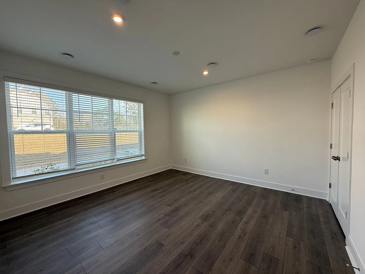 3-Bedroom, 3.5-Bath, 3-Story Townhome with Quartz Countertops and Washer/Dryer in Decatur — Photo 4