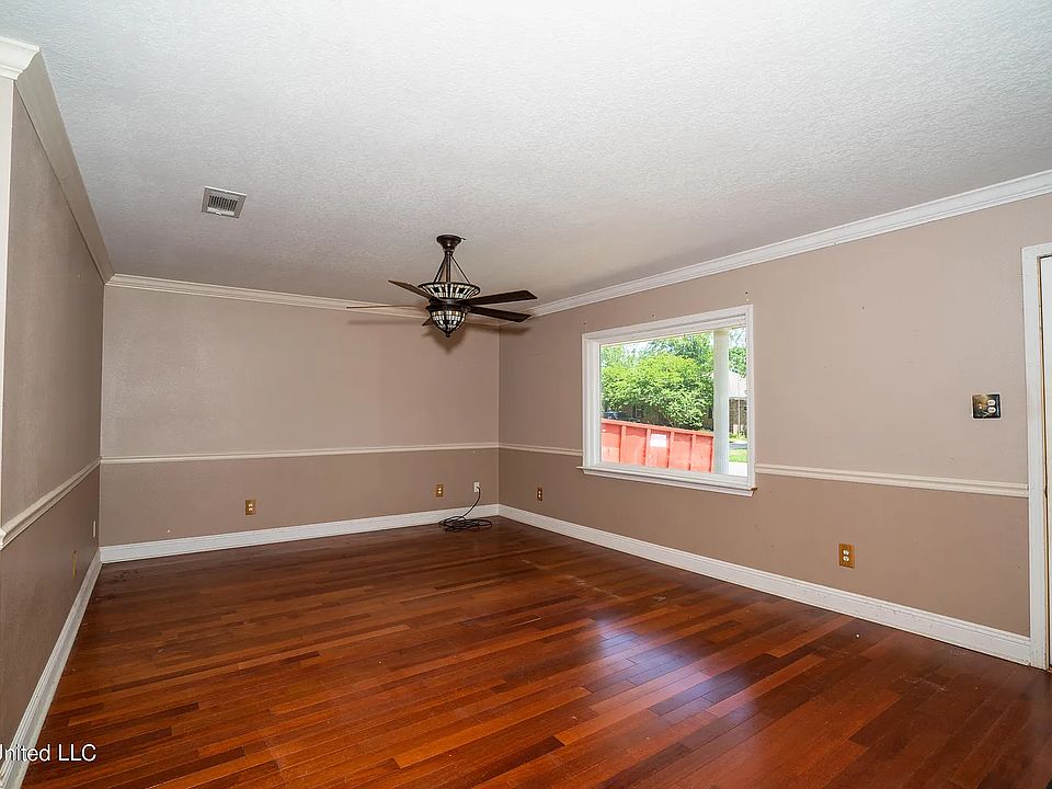 2nd image of 105 Shady Dr