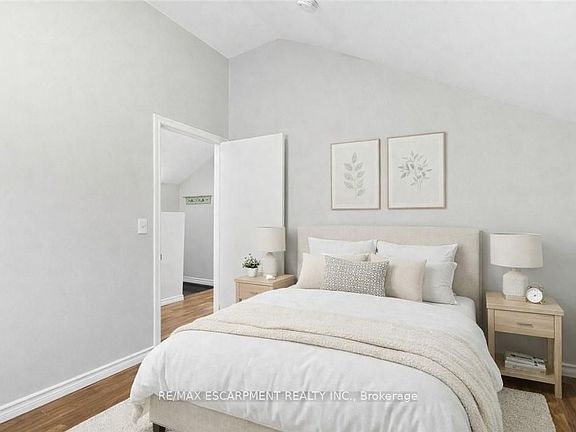 3rd image of 2 Windsor St #2