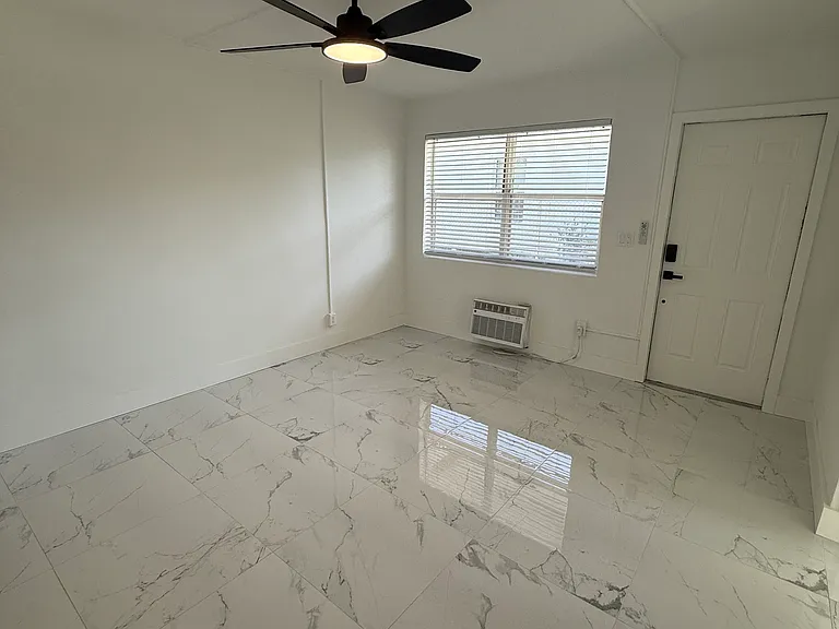 1225 NW 2nd St #1 — Photo 1