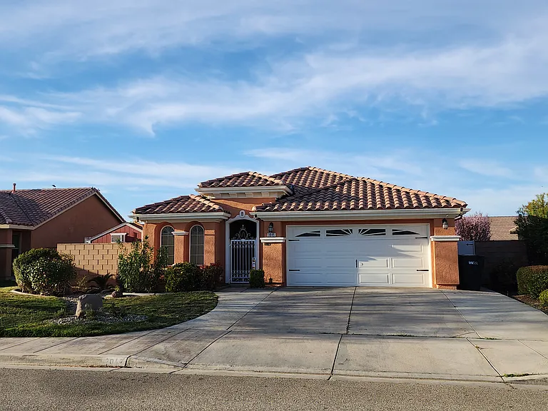 3045 E Newgrove St — Photo 9