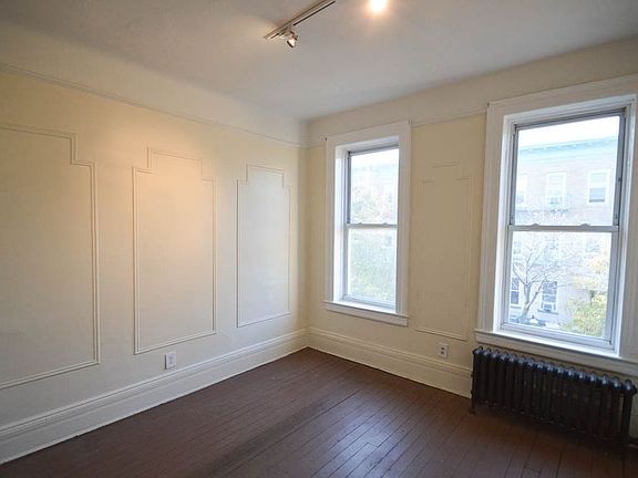 3rd image of 3259 44th St APT 2L