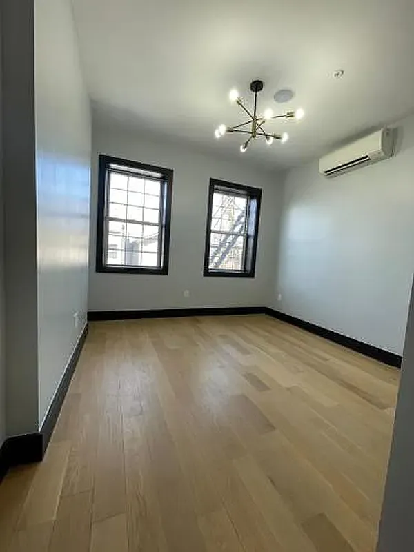 2 bed, 1000 sqft, $2,699 — Photo 2