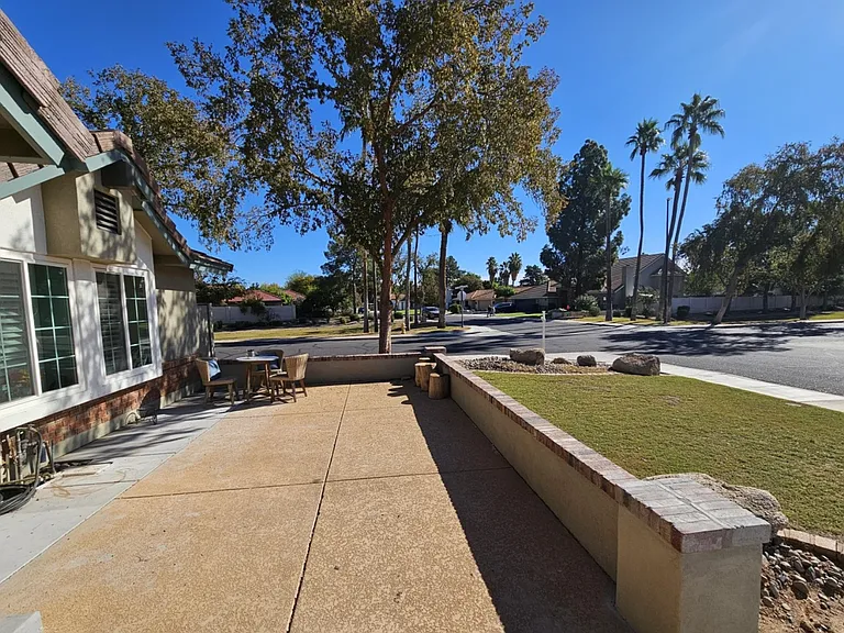 462 E Merrill Ave — Photo 4