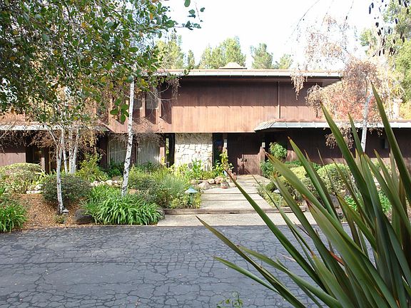 4th image of 30 Cowell Ln