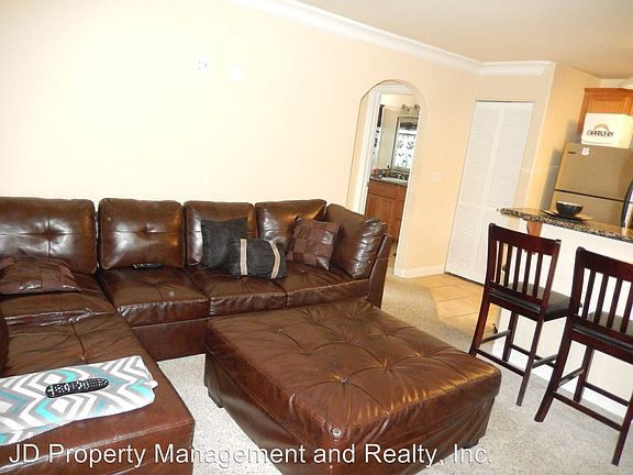 3rd image of 800 N Mollison Ave Unit 27