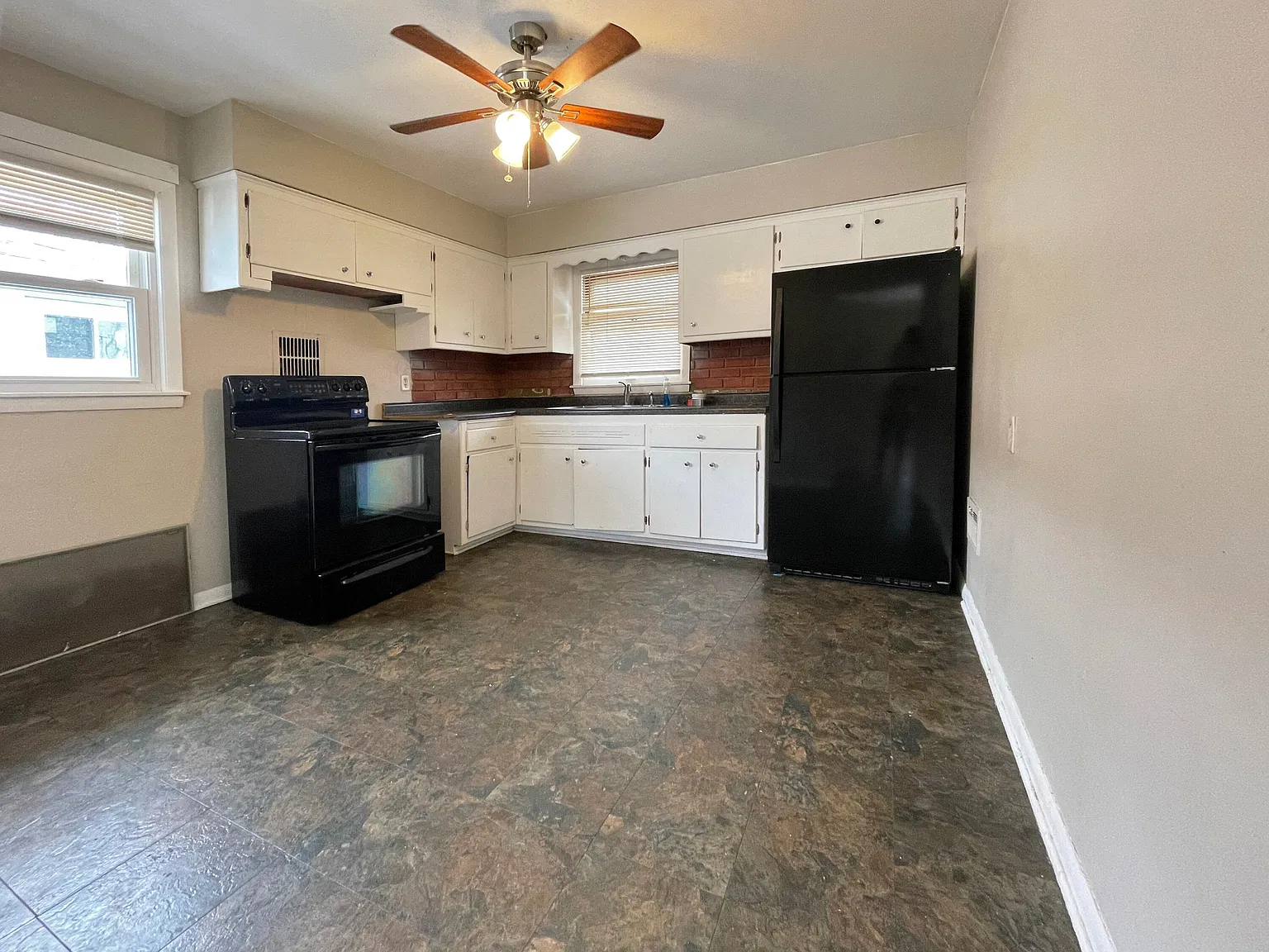 3 bed, 1033 sqft, $1,200 — Photo 2