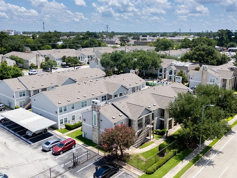 Reserve at Garden Oaks — Photo 12