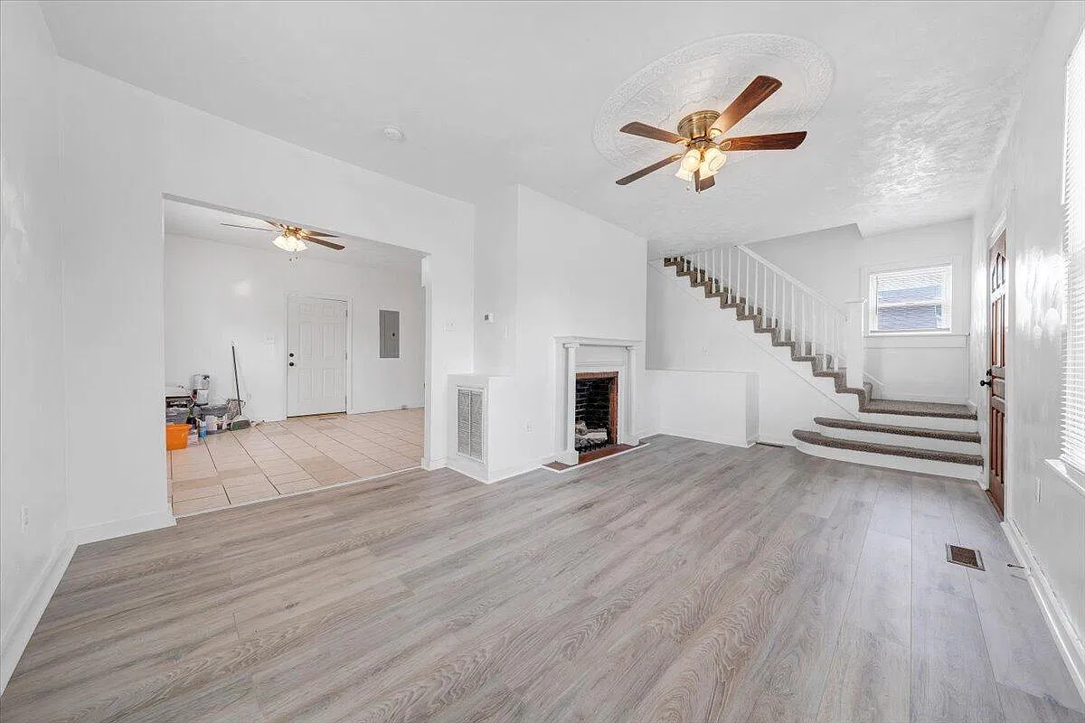 3 bed, 1.5 bath, 1326 sqft, $1,500 — Photo 3
