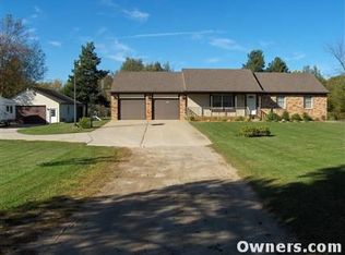 9043 Hogan Rd, Fenton, MI 48430