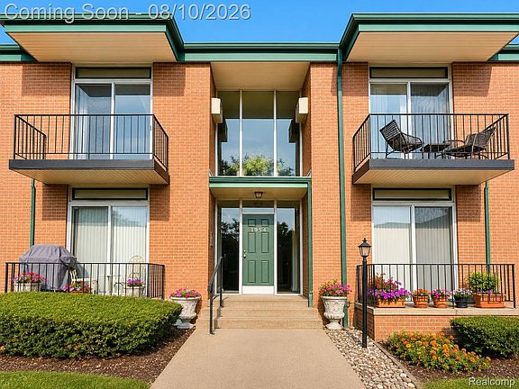 2nd image of 1954 Axtell Dr APT 5
