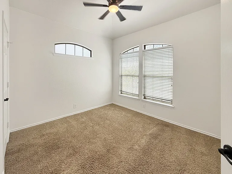 1227 Cresswell Cv — Photo 8
