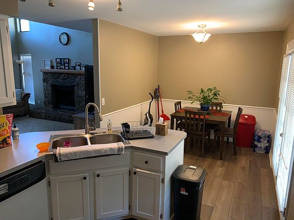 5th image of 407 Austin Cir