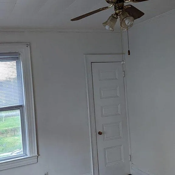 119 W Burke St — Photo 29