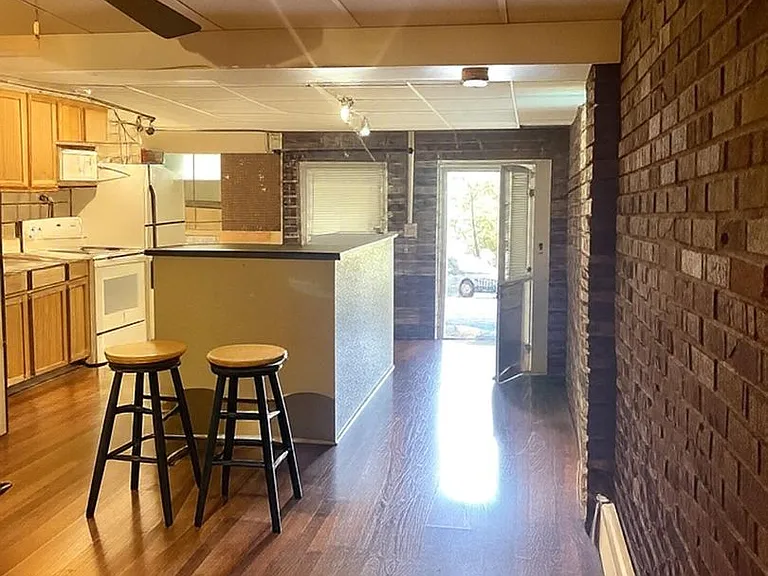547 W Main St — Photo 26